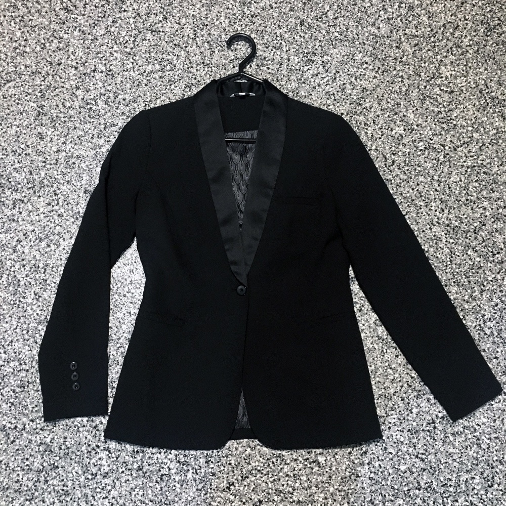 Reitmans ✦ Essential Neutral Black Blazer (size 4)